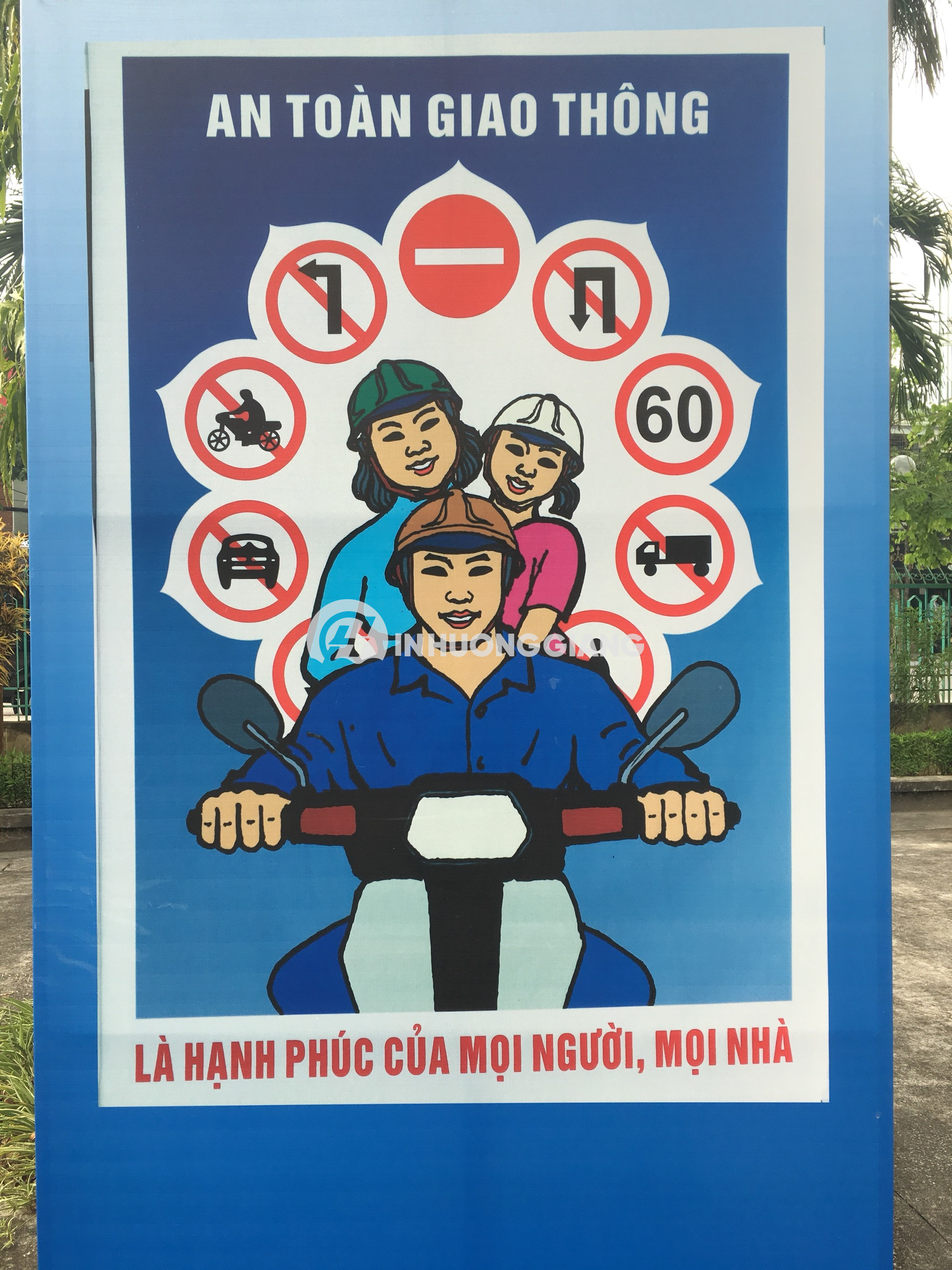 Poster tuyên truyền an toàn giao thông