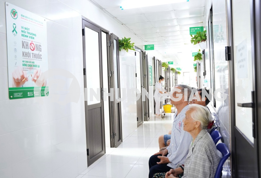 Poster tuyên truyền tác hại thuốc lá